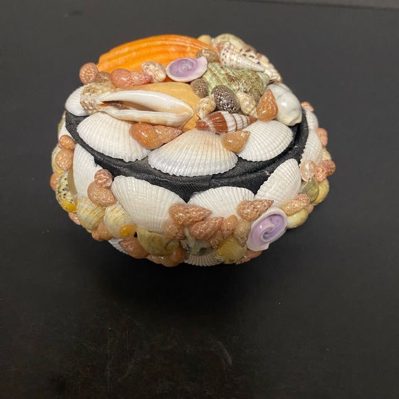 Genuine Shell Covered Trinket Box - Picture 3 of 9